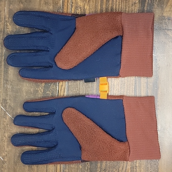 Cotopaxi Gloves Techa Fleece NWOT Never Worn. Pristine Condition, Color Rusty - Picture 2 of 3